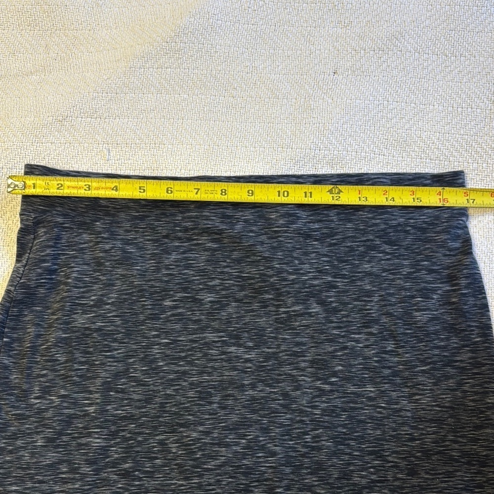 Divided H&M Women's Gray Strechy Skirt. Size L. - Picture 6 of 8